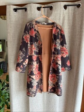 Solitaire Floral Open Front Coatigan in Dark Gray with Coral Roses